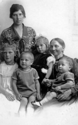 Karen with her mother Ellen and siblings