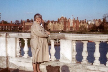 Karen in front of Hampton Court Palace