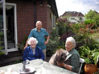 Karen with Anne Thomas and Alan in Anne’s garden in Hampton, Surrey, 2014