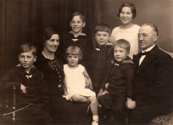 Karen with her family, 1935