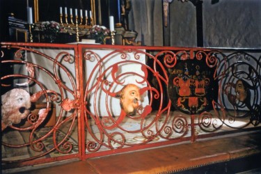 Decoration in front of the altar in Rødding church